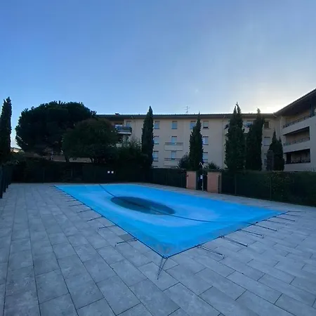 Rose T2 Ensoleille-piscine-parking Prive -fibre -balcon