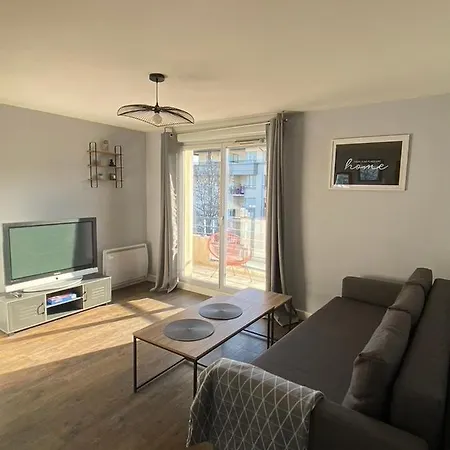 Rose T2 Ensoleille-piscine-parking Prive -fibre -balcon Apartment *