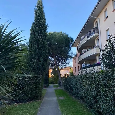 Rose T2 Ensoleille-piscine-parking Prive -fibre -balcon Apartment *